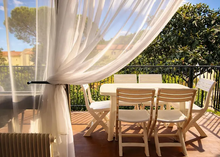 Pour 6 Avec Terrasse A Collioure, Proche - Fr-1-309-261